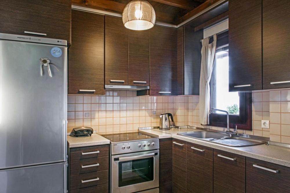 Katevi Luxury Seafront Villa إيريسوس المظهر الخارجي الصورة