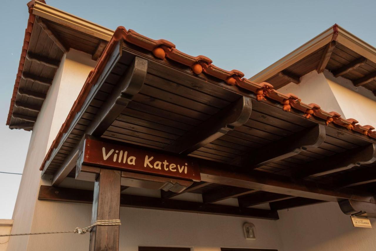 Katevi Luxury Seafront Villa إيريسوس المظهر الخارجي الصورة